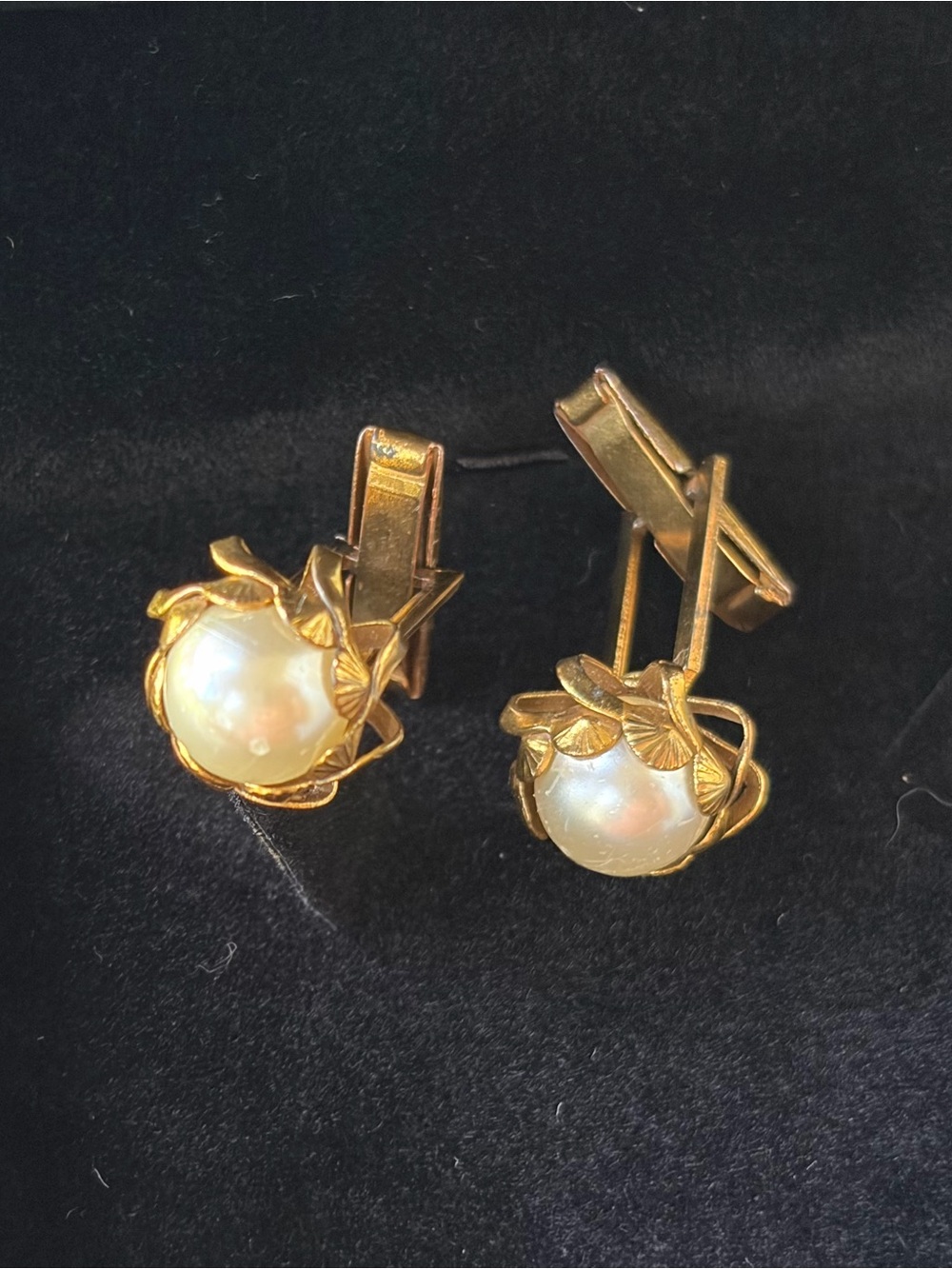 Gold-Tone Pearl seashell cufflinks